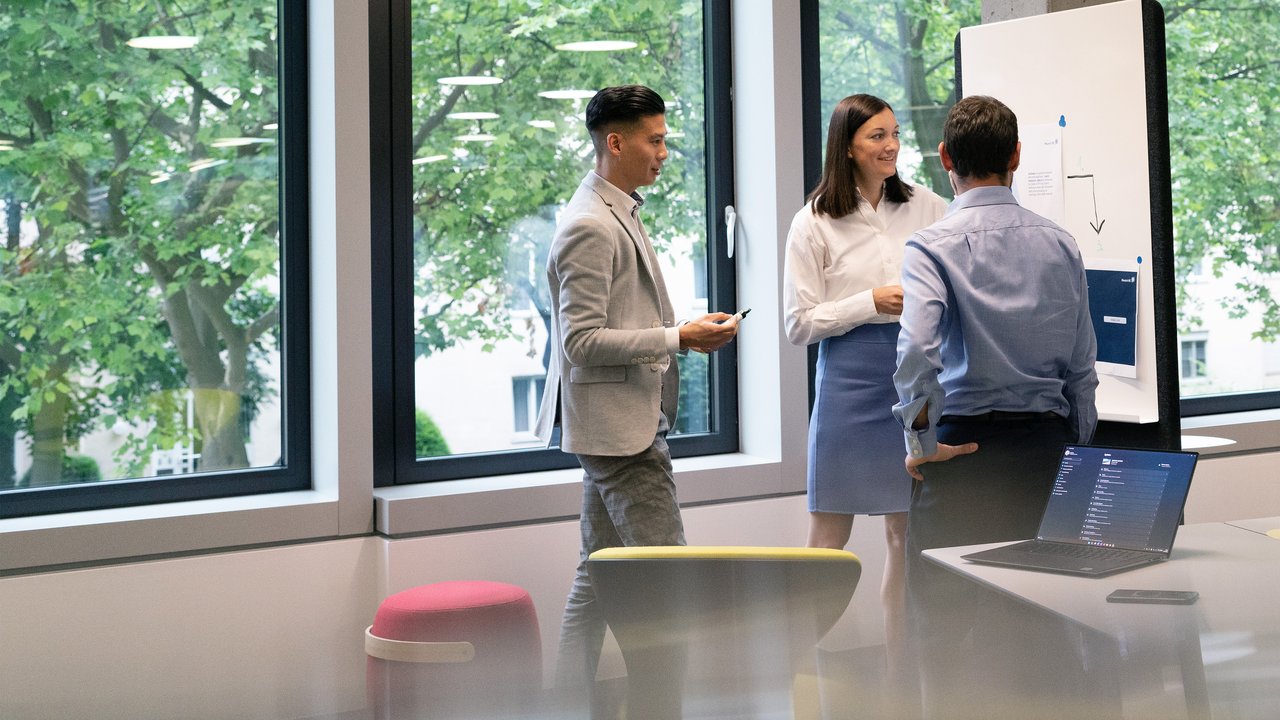 Colleagues collaborating 