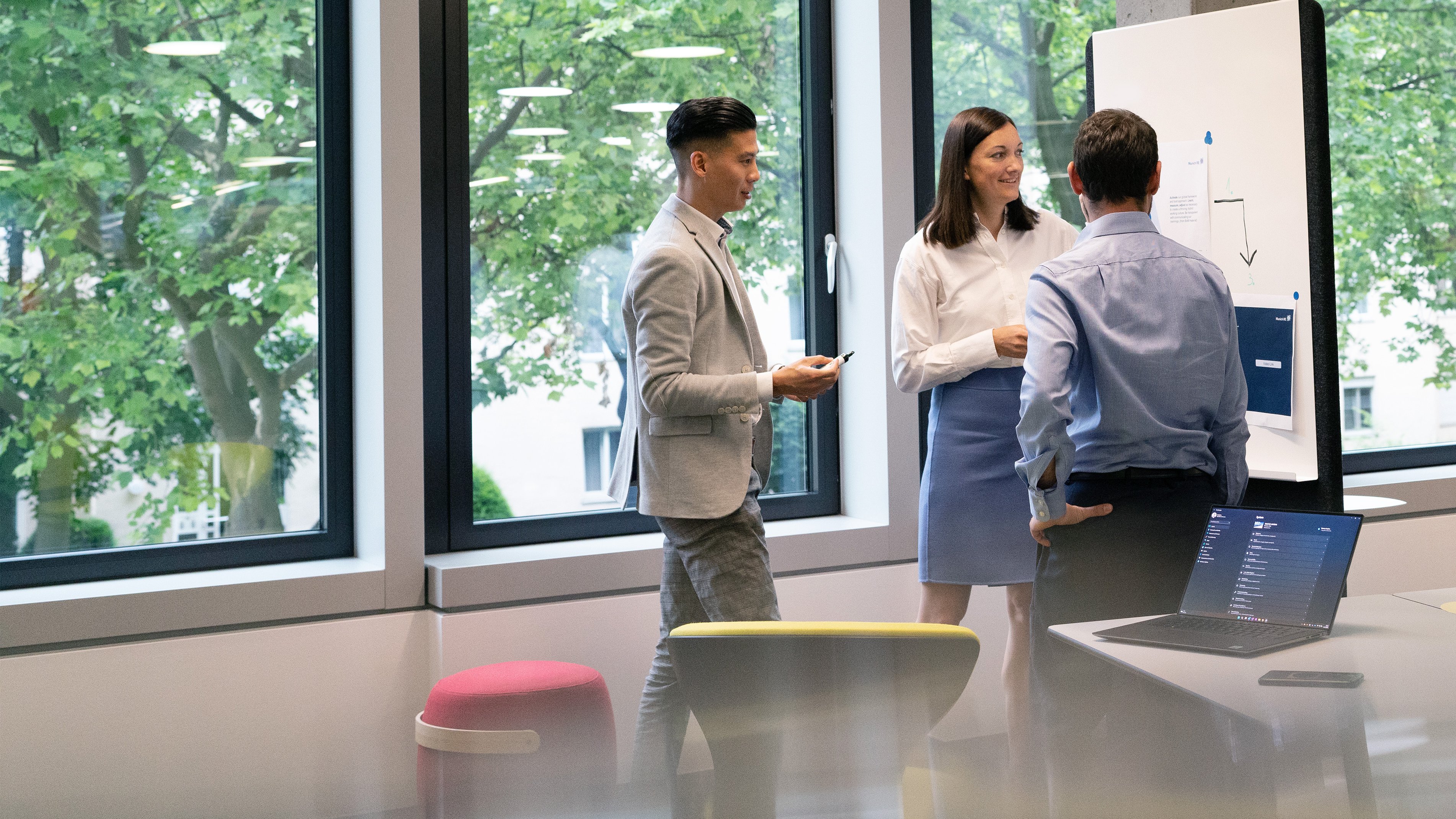 Colleagues collaborating 